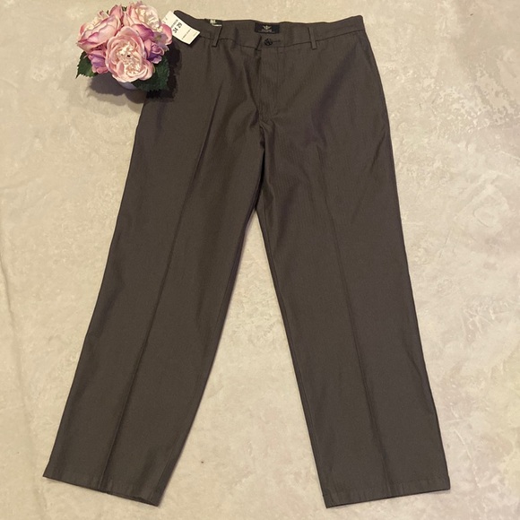 NWT DOCKERS Signature Khaki Size 34X29 Classic Fit Pants - Picture 1 of 8